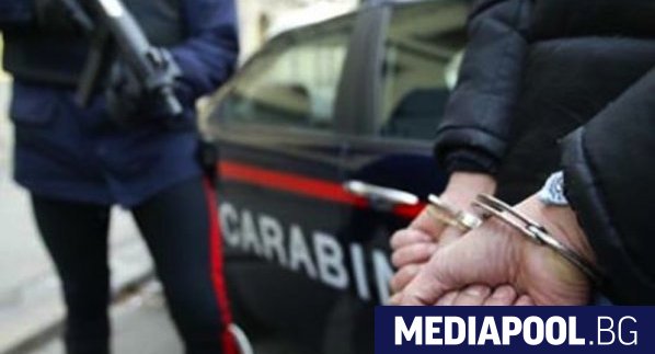 Италианската полиция арестува двайсет и двама заподозрени членове на Коза
