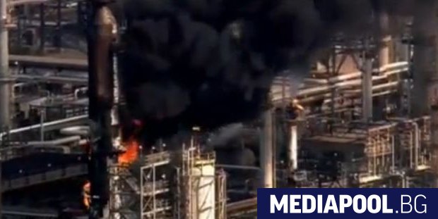 Взрив причини пожар в една от най големите петролни рафинерии в