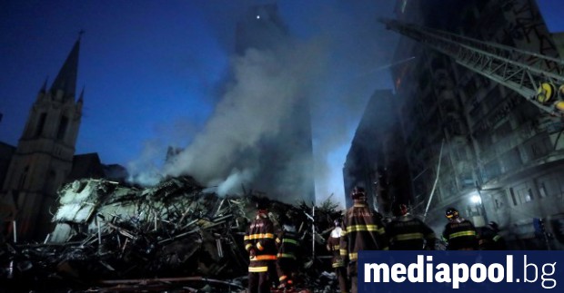 Горяща 26 етажна сграда се срути в центъра на бразилския град
