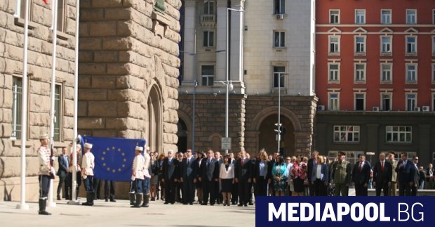 Сн БГНЕС Знамето на Европейския съюз беше издигнато на церемония