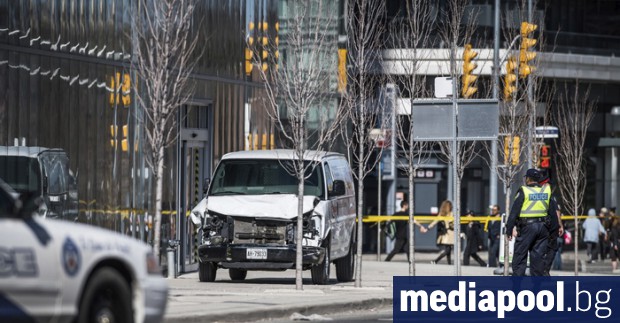 Десет са жертвите на инцидента с ван в Торонто а