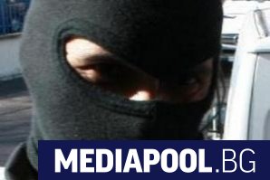 Трима маскирани и въоръжени са ограбили казино в столичния квартал