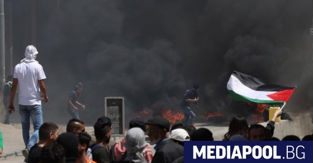 Сн. ЕПА/БГНЕС Протестите на палестинците в ивицата Газа продължават и