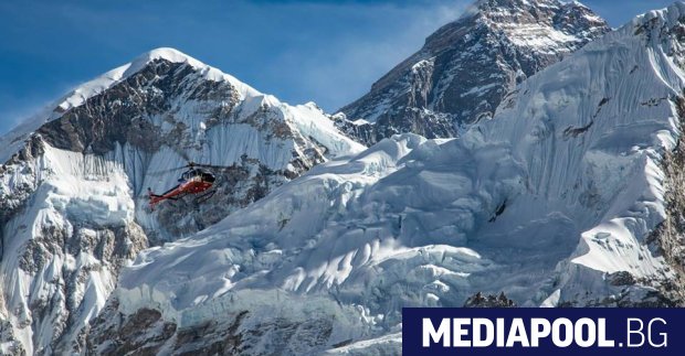 Усилията за намиране на алпиниста ни Боян Петров в района
