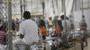 Светът се възмути от затворените в клетки деца на имигранти в САЩ