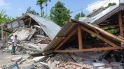 Спасителите изваждат оцелели от руините в Индонезия, но броят на жертвите расте