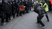 Според полицията 51 400 "жълти жилетки" са били по улиците на Франция вчера