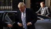 Британският премиер рискува бъдещето си, като спря работата на парламента
