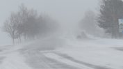 Снегът затвори за часове пътища в Русенско