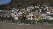 18 жертви и 200 изчезнали след срутването на хималайски ледник в Индия