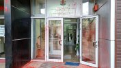 Вратата на областната управа в София е била залята с червена боя