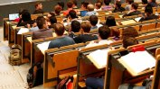 МОН ще плати 20-те милиона на университетите срещу по-високи изисквания към преподавателите