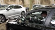 Френски град глобява за спряна кола с работещ двигател