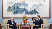 Китайският президент нарече Хенри Кисинджър "стар приятел" по време на срещата им в Пекин
