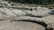 С разбити търговски павилиони осъмна археологическият комплекс "Перперикон"