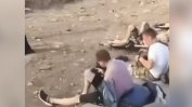 Цял ден под палещото слънце: Ранени руски войници са оставени да лежат на писта в Ростов