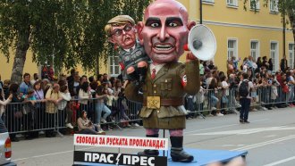 Габровци осмяха остроумно политиците на карнавала и тази година (снимки)