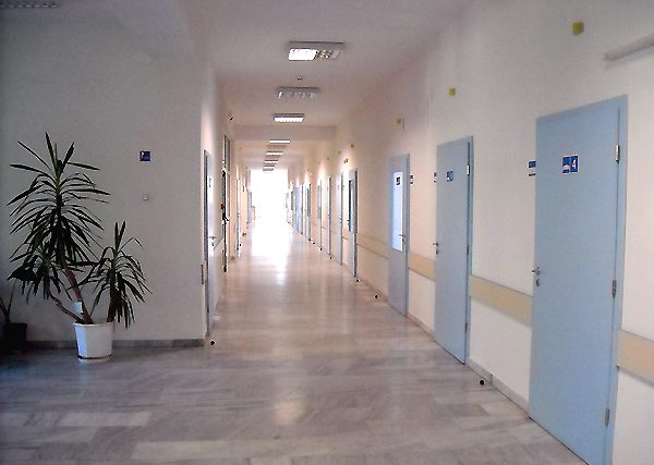 болница, линейка, лекари