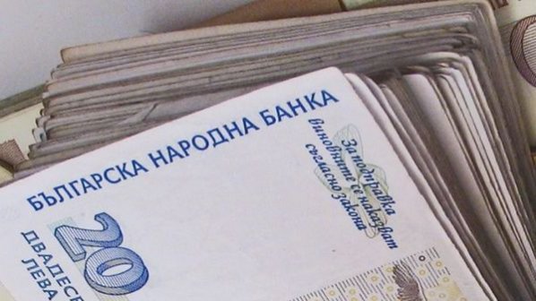 пари лева банкноти