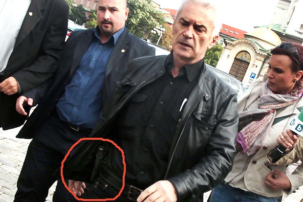 Волен Сидеров, пистолет