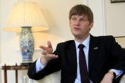 Джонатан Алън