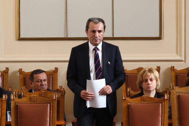 Пламен Орешарски в парламента вот на недоверие