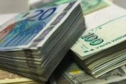 пачки пари банкноти кредити заеми левове