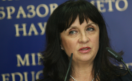 И заместничката на Танев Ваня Кастрева подаде оставка