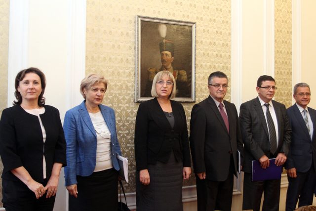 Цецка Цачева, Румяна Бъчварова, Менда Стоянова, Алиосман Имамов, Рушен Риза и Йордан Цонев