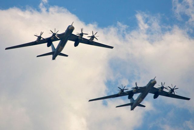 Ту-95 бомбардировачи изтребители Русия