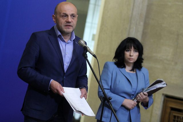 Томислав Дончев  Теменужка Петкова