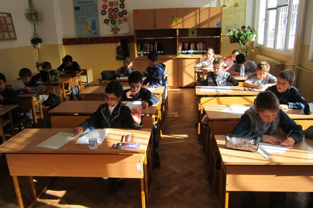 ученици класна стая петокласници  тестове
