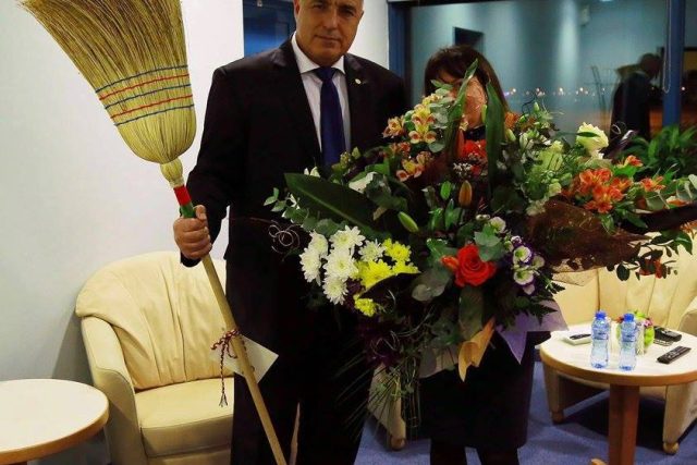 Бойко Борисов с метла