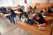 матури зрелостници изпит дванадесетокласници