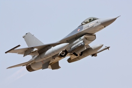 ф 16 f 16 самолет изтребител