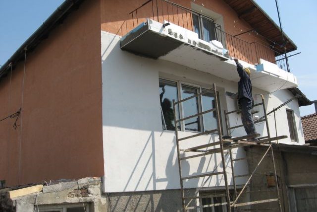 саниране къща