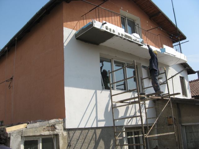саниране къща