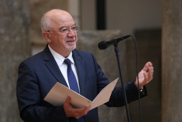 Зам.-министърът на образованието проф. Иван Димов