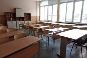Училище, класна стая, чинове, образование