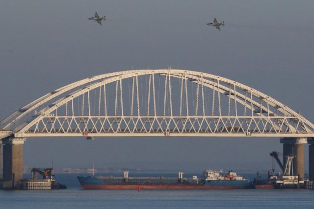 Керченски пролив блокиран кораб