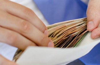 заплата в плик корупция пари пачки