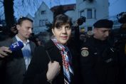 Лаура Кьовеши на излизане от Отдела за разследване на магистратите
