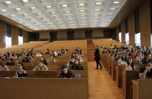 студенти, изпит, университет