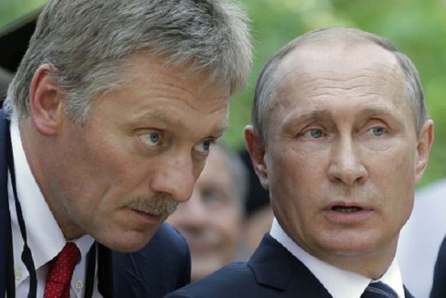 Дмитрий Песков (ляво) и Владимир Путин
