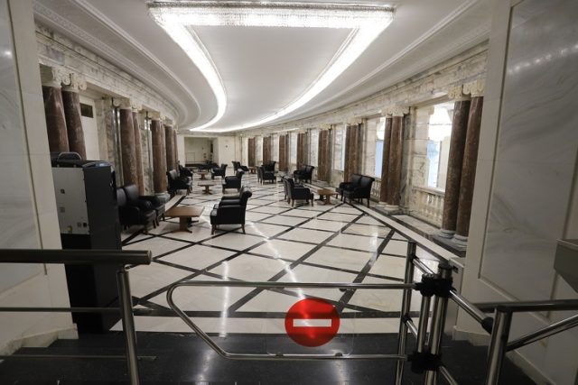 Нов парламент журналистически изолатор