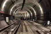 метро, надигнали се релси
