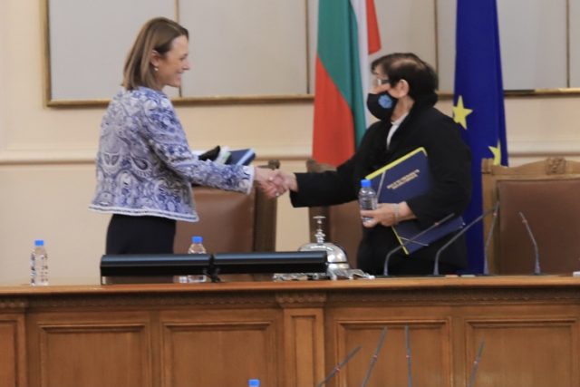 Ива Митева, Мика Зайкова