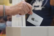 гласуване урна отрязък машинен вот