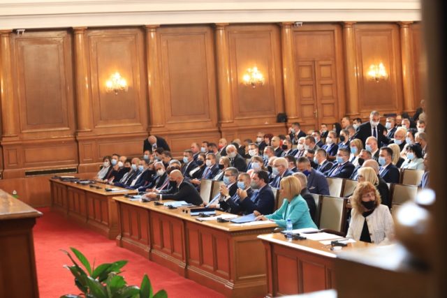 парламент Народно събрание пленарна зала депутати