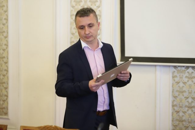 Александър Николов